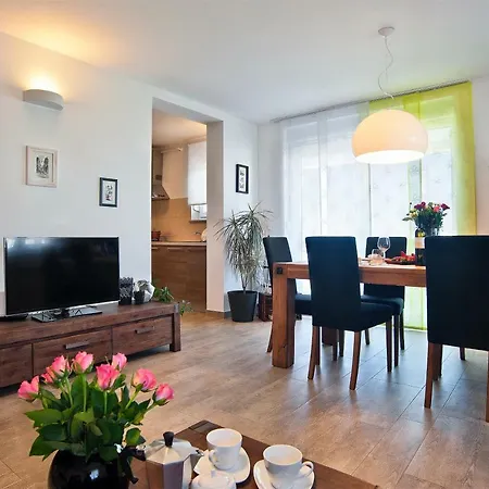 Apartment Inga*s Place *